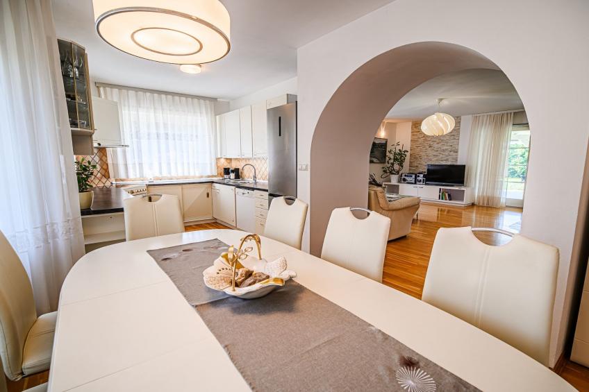 Stunning Rural Holiday Home with Garden and BBQ -  Four Bedroom Holiday Home - foto 9