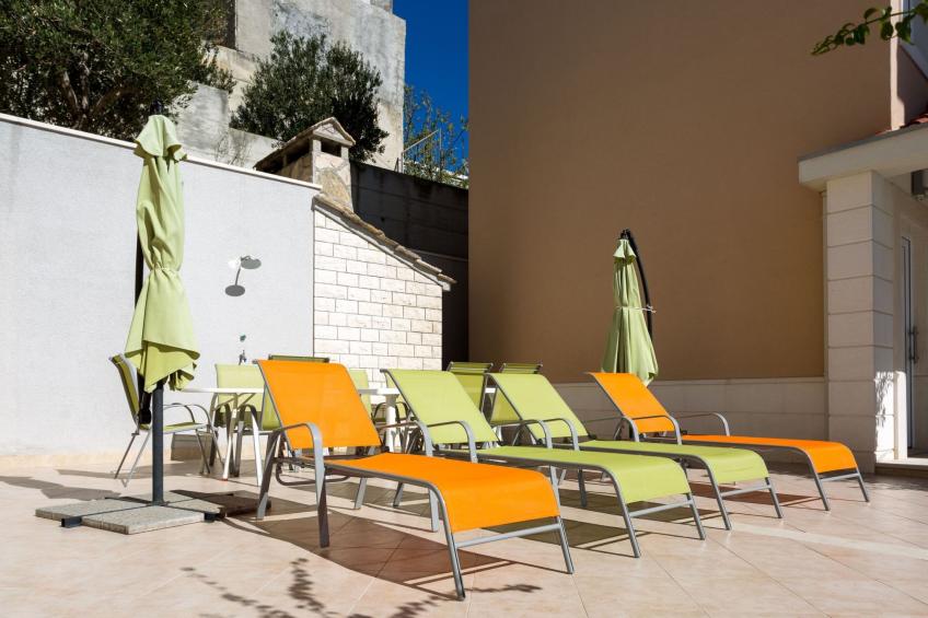 Wohnung in Dugi Rat mit Großer Terrasse - foto 21