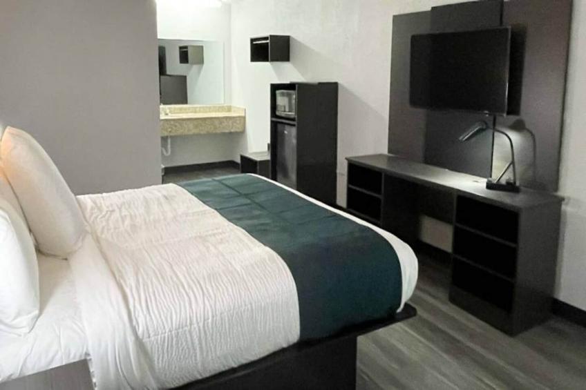 1 King Bed  Smoking Micfridge - foto 11