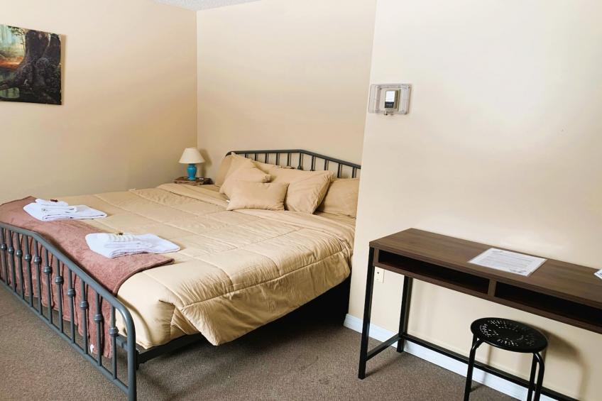 Queen Bed Riverfront with Kitchenette - foto 36