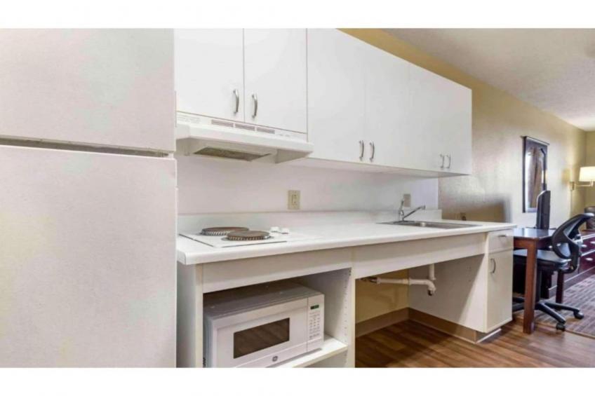 1 Queen Bed  Non-Smoking Kitchen - foto 4