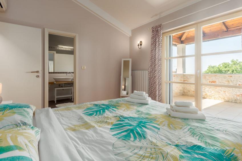 Villa mit Pool, Garten und Sommerküche - foto 28