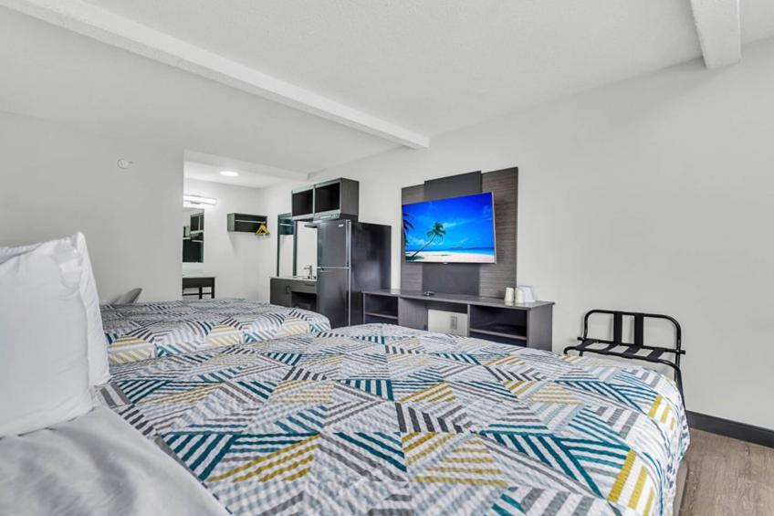 2 Queen Beds  Non-Smoking Kitchen - foto 9