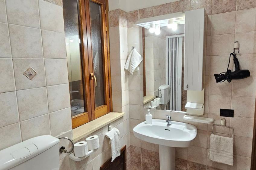 Helle mediterrane Villa mit Veranda und Garten - foto 25