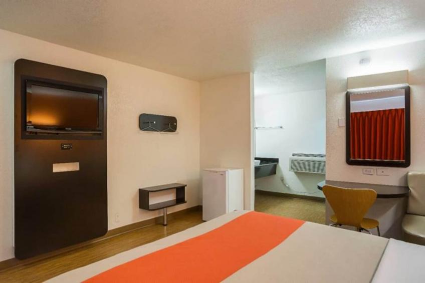 1 Queen Bed  Non-Smoking - foto 25