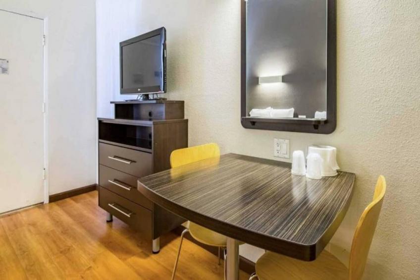 1 Queen Bed  Mobil Access Tub Nsmk Kitchen - foto 22