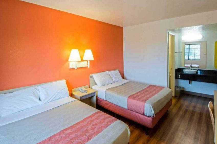 2 Queen Beds  Micfridge - foto 15