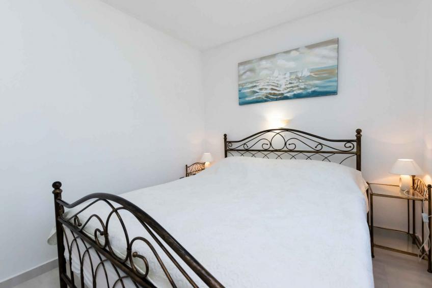 Holiday home with terrace and barbecue - BF-ZP6YR - foto 18