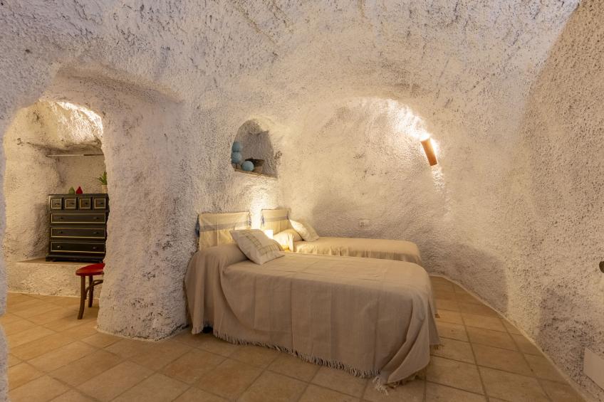 Cueva Mariana Pineda - foto 12