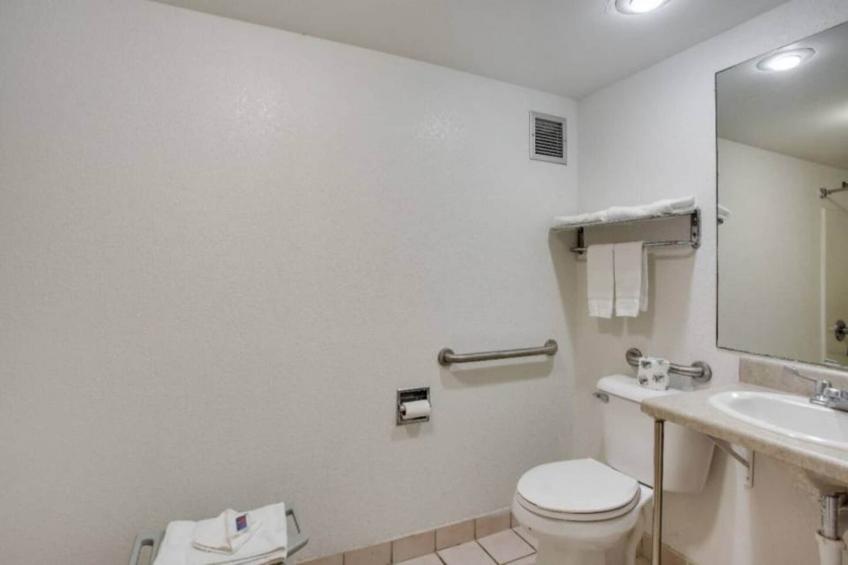 1 King Bed  Mobility Accessible Tub Nsmk - foto 30