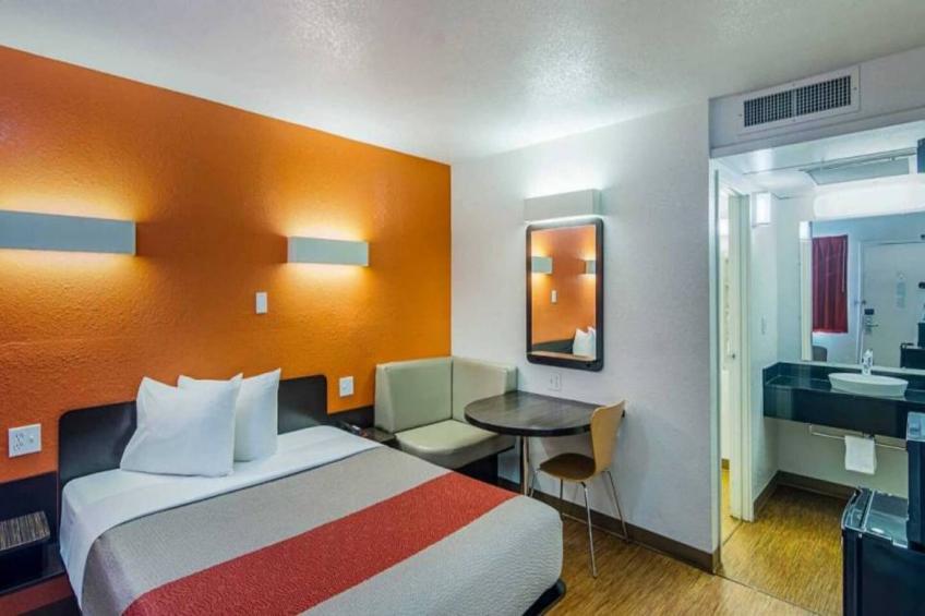 1 QUEEN BED  NON-SMOKING KITCHEN - foto 21