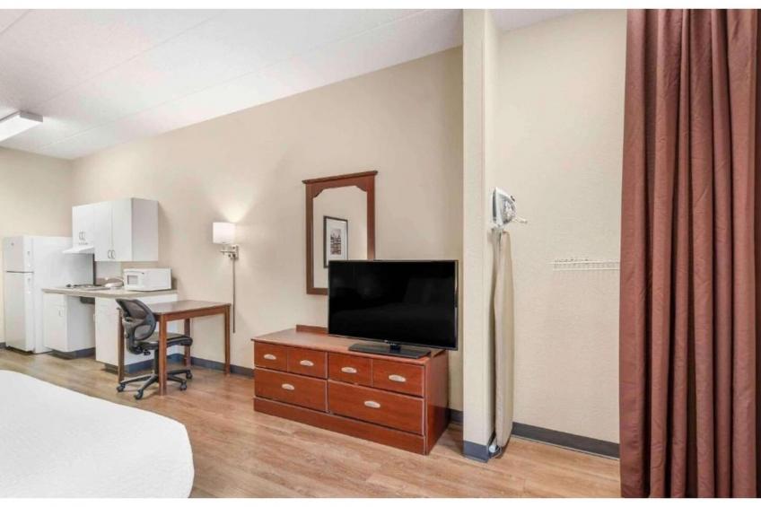 1 King Bed | Non-Smoking, Kitchen - foto 9