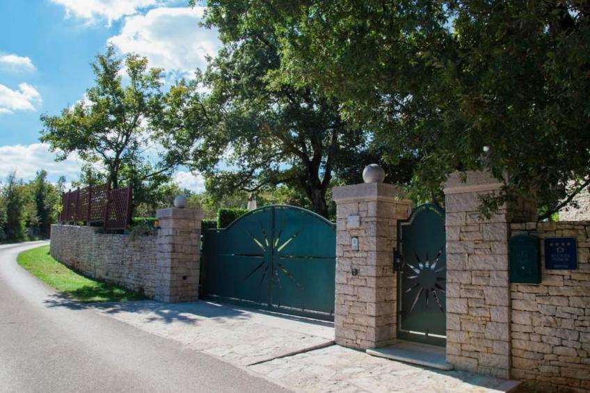 Luxusvilla mit Garten und Pool sowie herrlicher Aussicht - foto 12