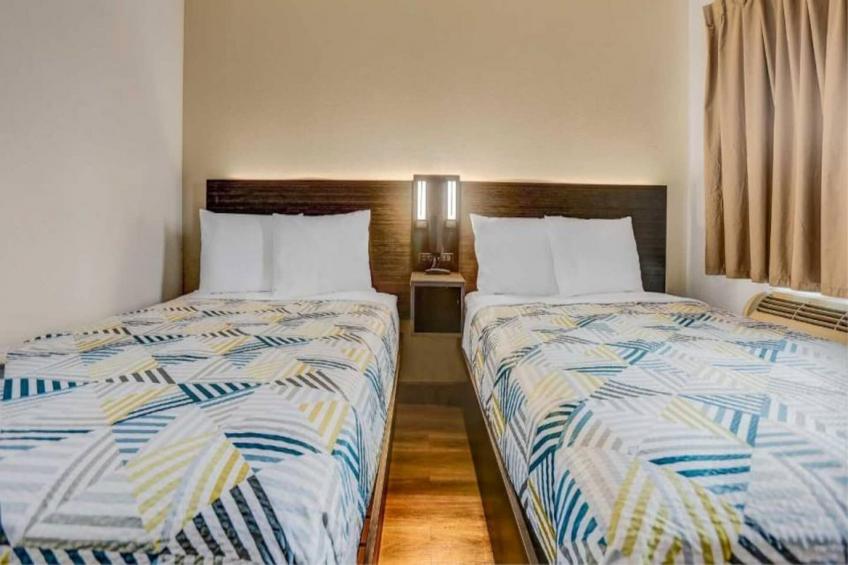 2 Full Beds  Smoking - foto 12