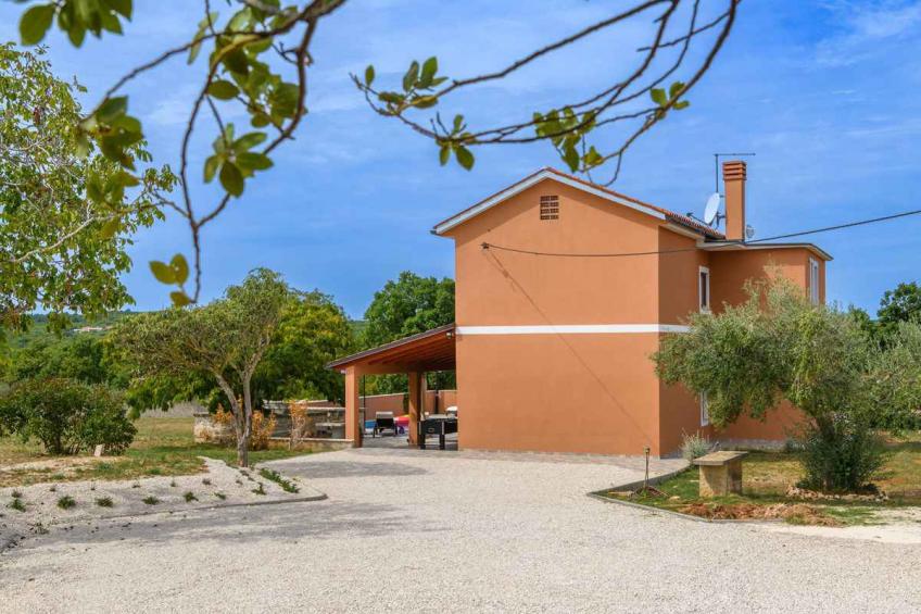 Villa met een zwembad op een groot terrein - BF-K4V76 - foto 7