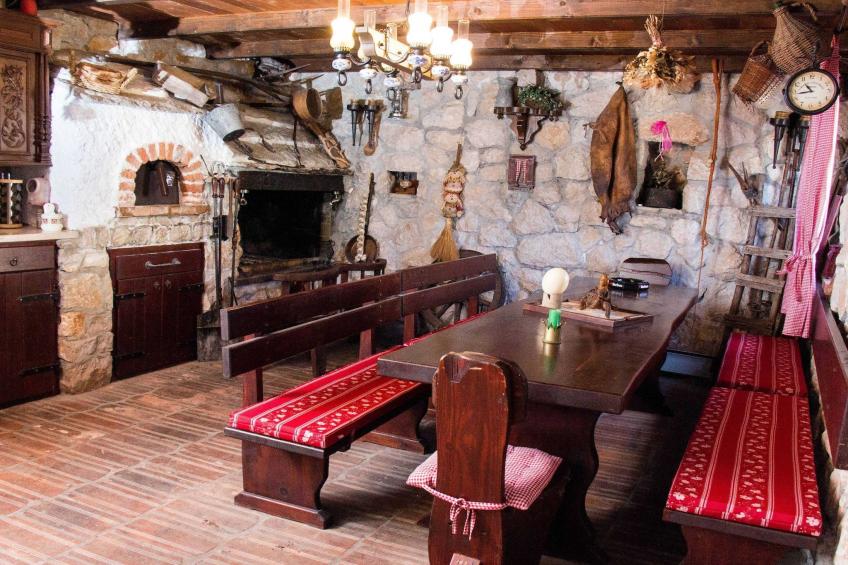 Authentic Dalmatian Hillside Escape with Pool, Sauna & BBQ - Seven Bedroom Holiday Home - foto 6