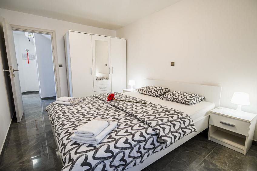 Sleek and Stylish Umag Apartments with Sea View - Two Bedroom Apartment with Balcony - foto 12
