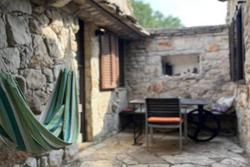 Romantic Stone House and Yard Near Stunning Beach - Two Bedroom Holiday Holiday Home  with  Patio and Terrace - foto 3
