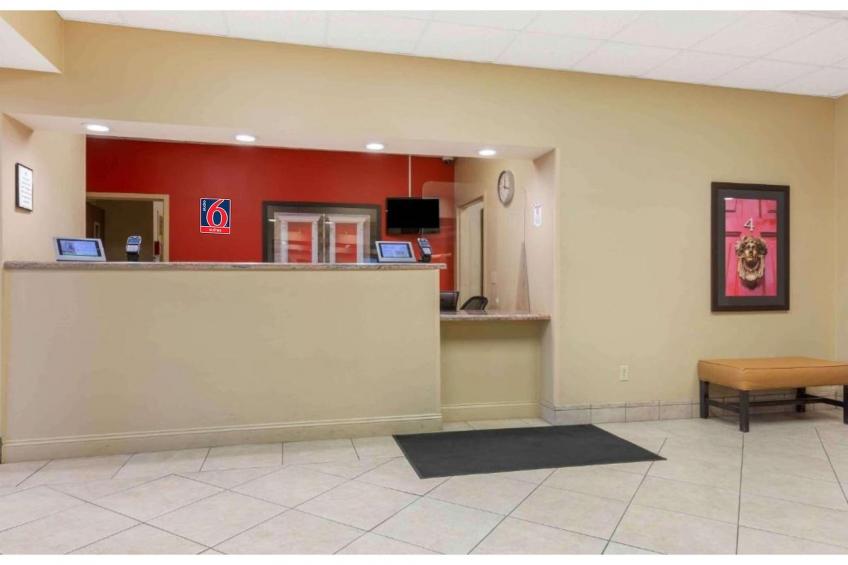 1 King Bed | Hearing Accessible, Kitchen - foto 33