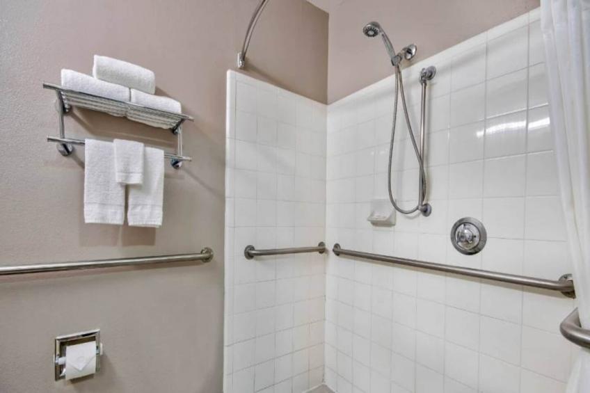 1 KING BED  ADA/TUB - foto 13