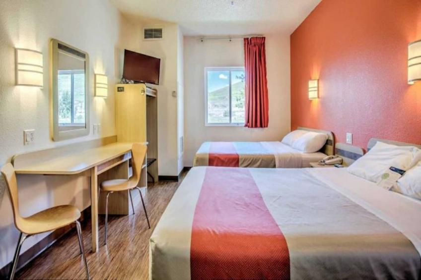 2 Queen Beds  Non-Smoking Mini Fridge - foto 10