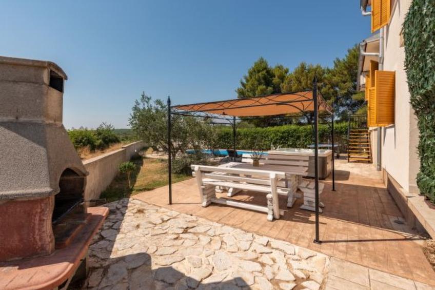 Holiday house Tina with jacuzzi and pool - foto 11