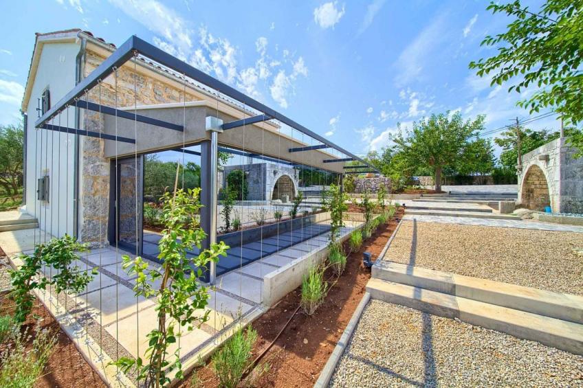 Villa met zwembad en airconditioning - BF-6BC98 - foto 16