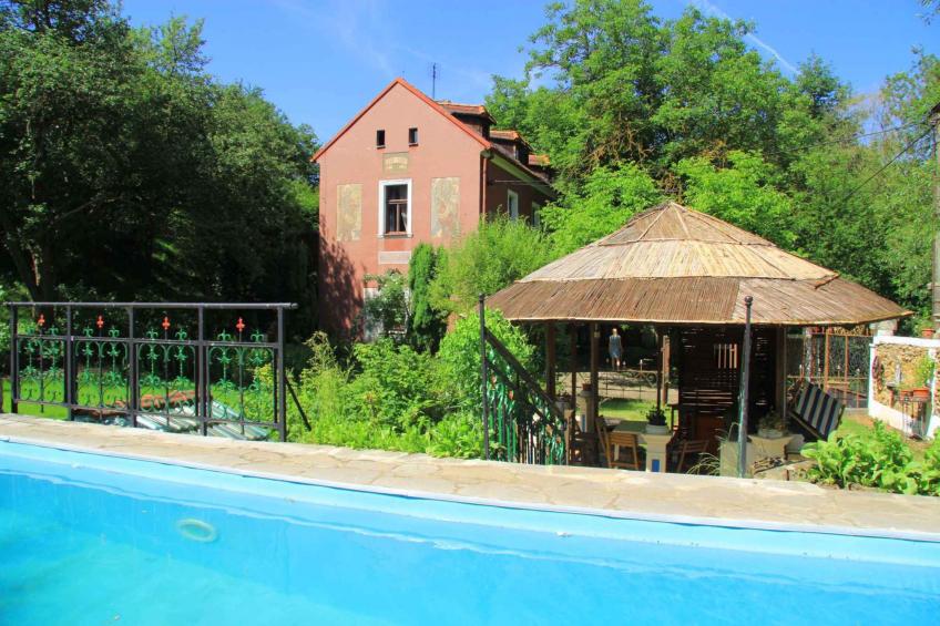 Ferienhaus mit einbautem solar beheiztem Pool - BF-GDMYJ