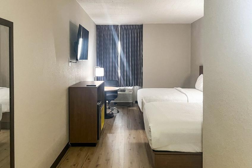 2 Queen Beds | Non-Smoking, Micfridge - foto 11