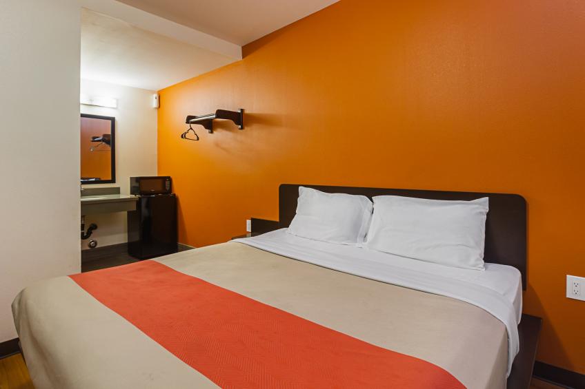 1 Queen Bed  Non-Smoking Micfridge - foto 10