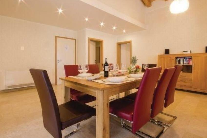 mit Pool, Whirlpool, Terrasse und Garten - foto 15