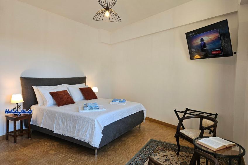 Zwischen Seen und Hügeln in Pina by Holiday World