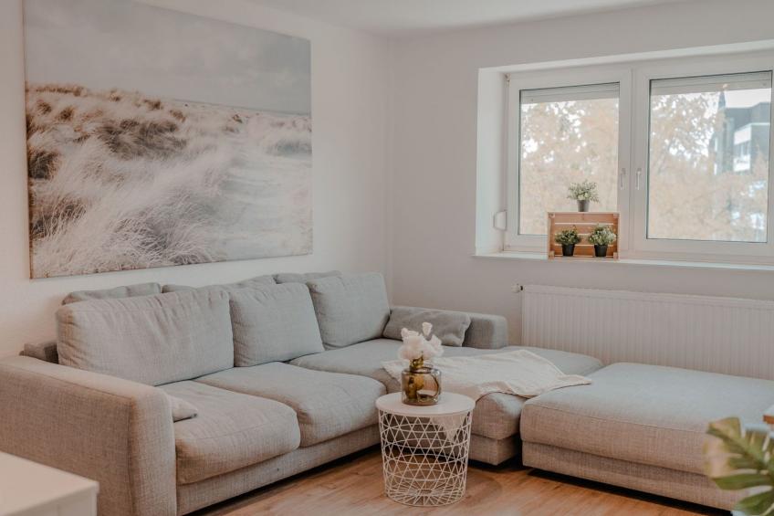 Apartment mit Küche, Arbeitsplatz und xxl Sofa