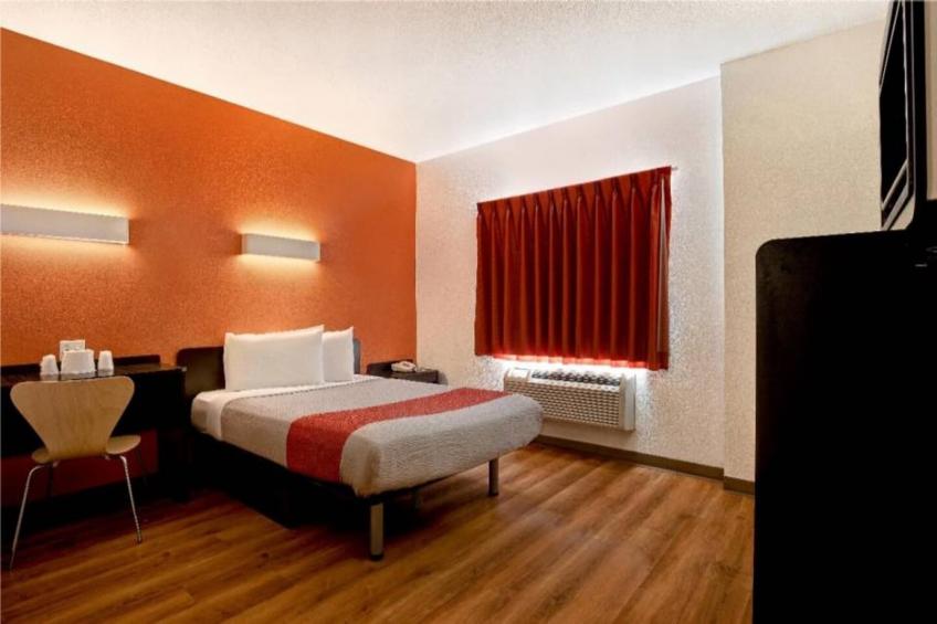 1 Queen Bed  ADA/Tub - foto 18