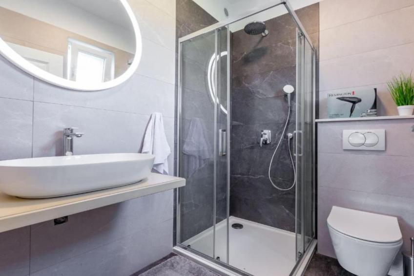 Peaceful Murvica Villa Pool, Garden, and Modern Comfort - Two Bedroom Holiday Home with Private Pool - foto 14