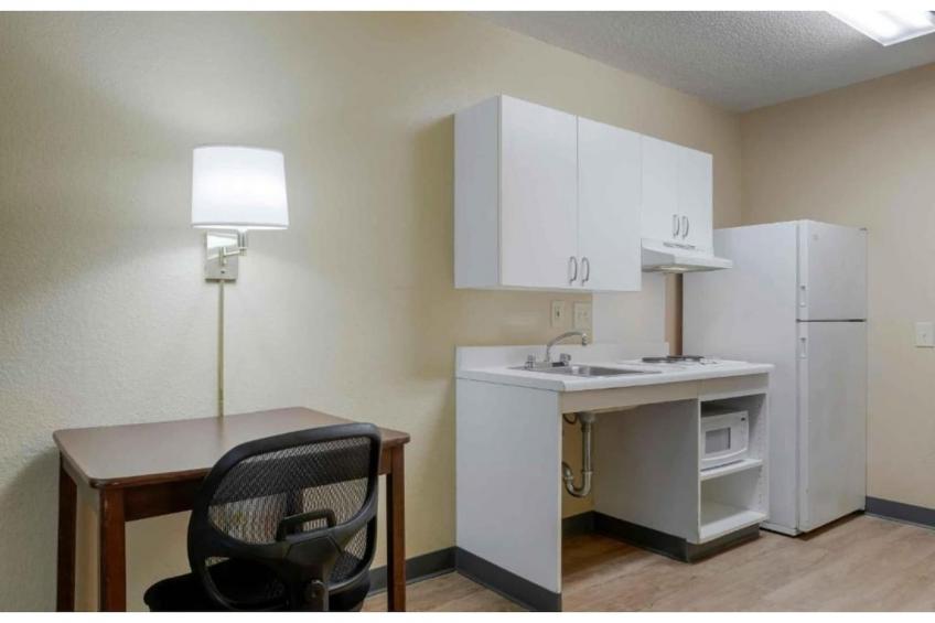 2 Full Beds | Suite, Non-Smoking, Kitchen - foto 25