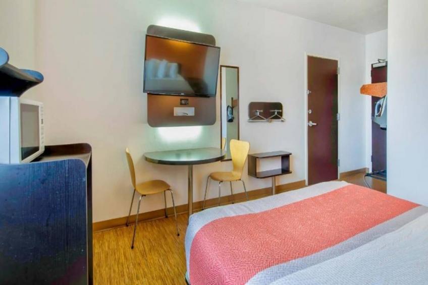 1 QUEEN BED  NON-SMOKING - foto 38