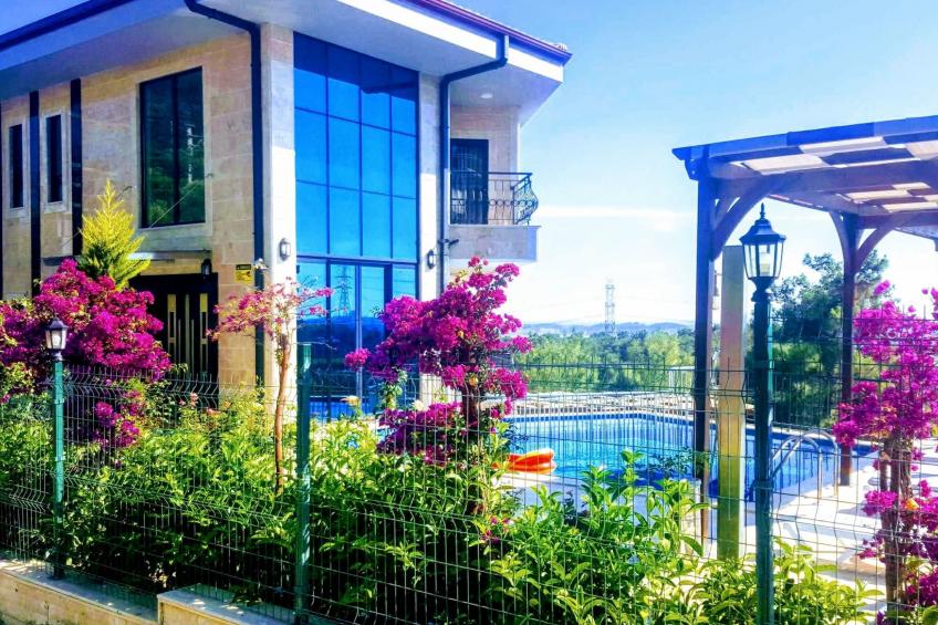 Berghütte mit eigenem Pool