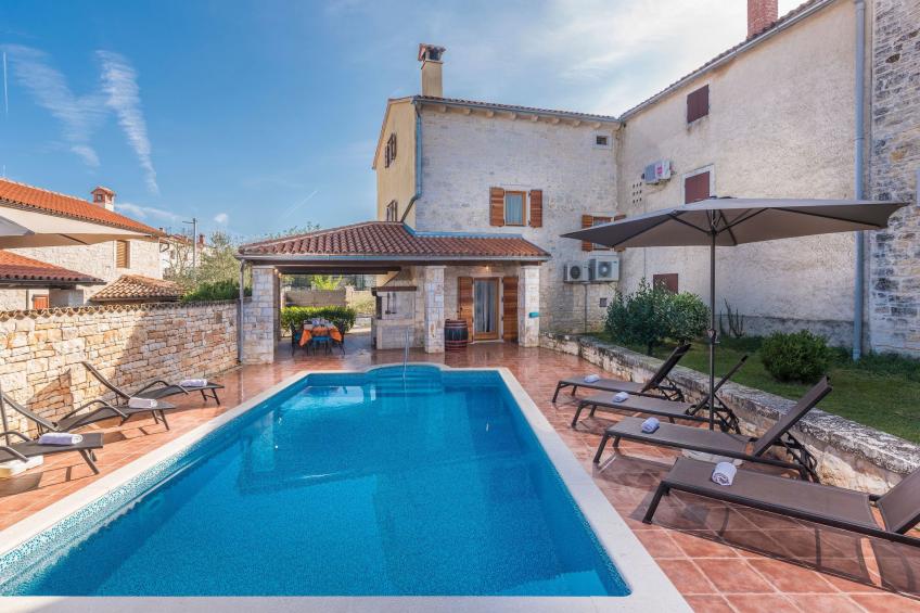 Gemütliches Ferienhaus in Peresiji mit Grill und Terrasse - foto 2