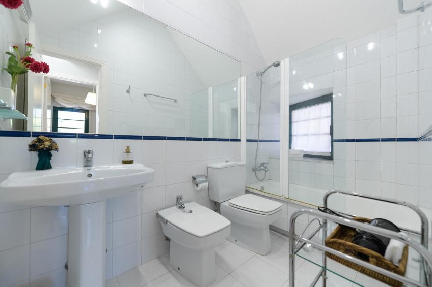 House with cozy garden BBQ and free parking - foto 27