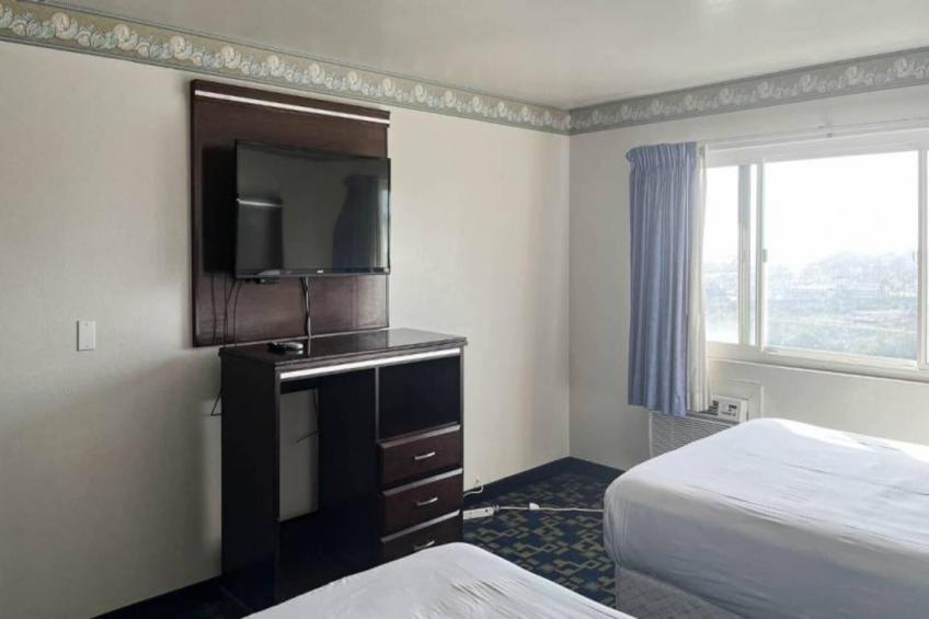 2 Queen Beds  Non-Smoking Mini Fridge - foto 3