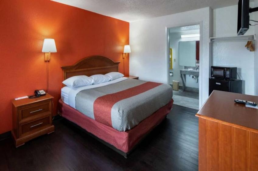 1 King Bed  Non-Smoking Micfridge