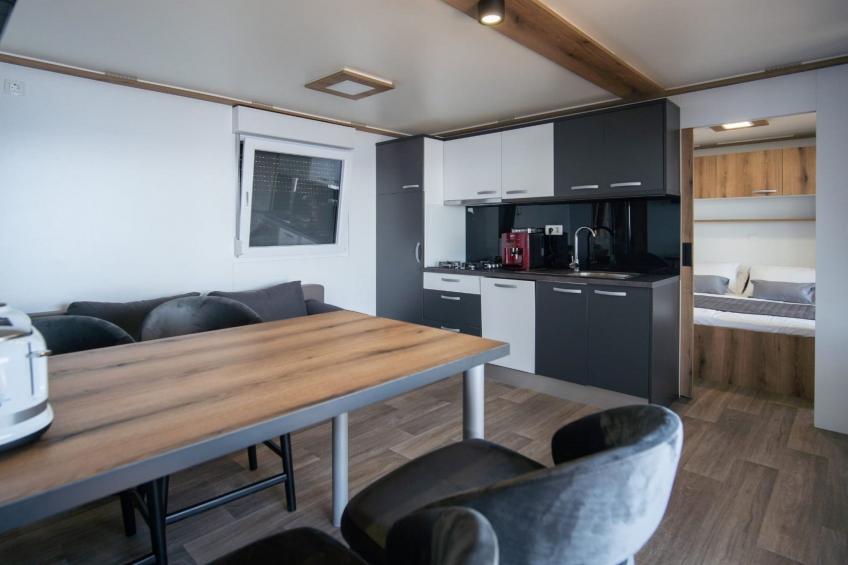 Seaside Deluxe Escape at Klenovica Camping - Two Bedroom Mobile Home with Hot-Tub  (owner 419) - foto 8