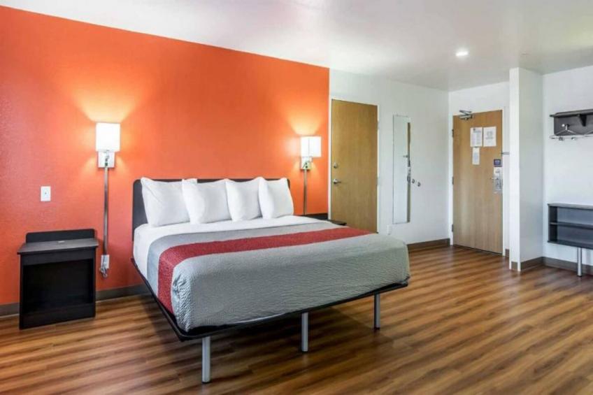 1 King Bed  Non-Smoking - foto 7