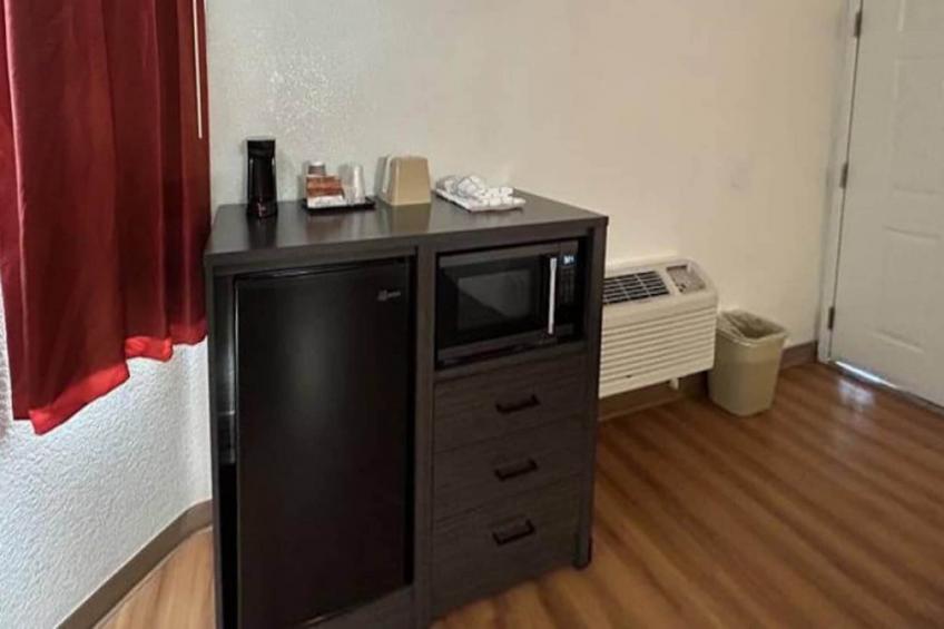 1 Queen Bed  Suite Non-Smoking Micfridge - foto 18