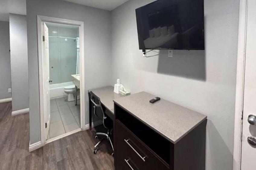 2 Queen Beds  Suite Non-Smoking Micfridge - foto 4