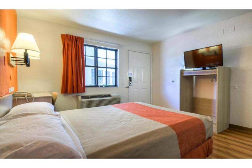 1 Queen Bed  Non-Smoking - foto 26