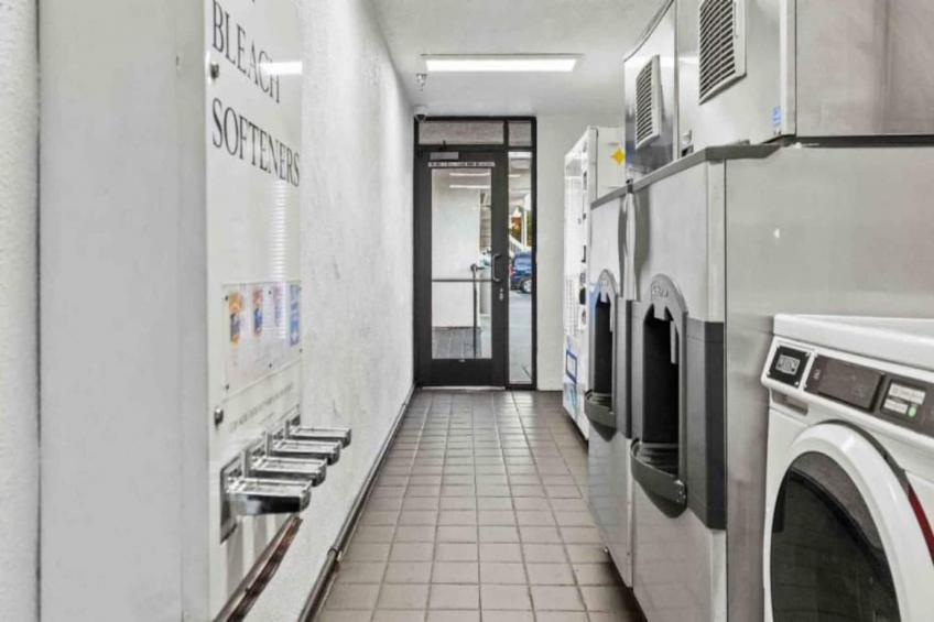 1 Queen Bed  Non-Smoking Kitchen - foto 29