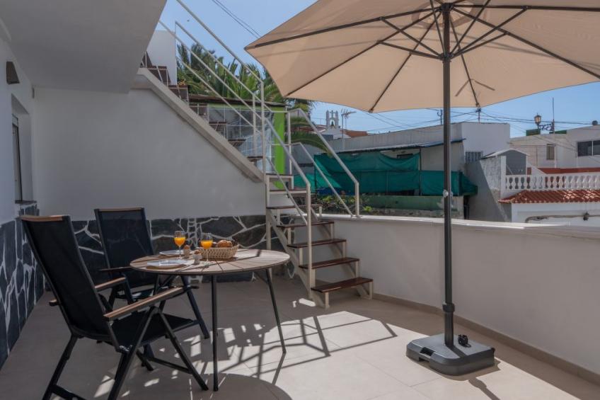 Spektakuläre Höhle mit zwei großen Terrassen am Meer - foto 21