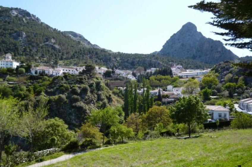 mit Terrasse in der Nähe eines Wasserfalls - foto 18